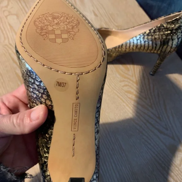 Vince Camuto heels - Picture 2 of 5